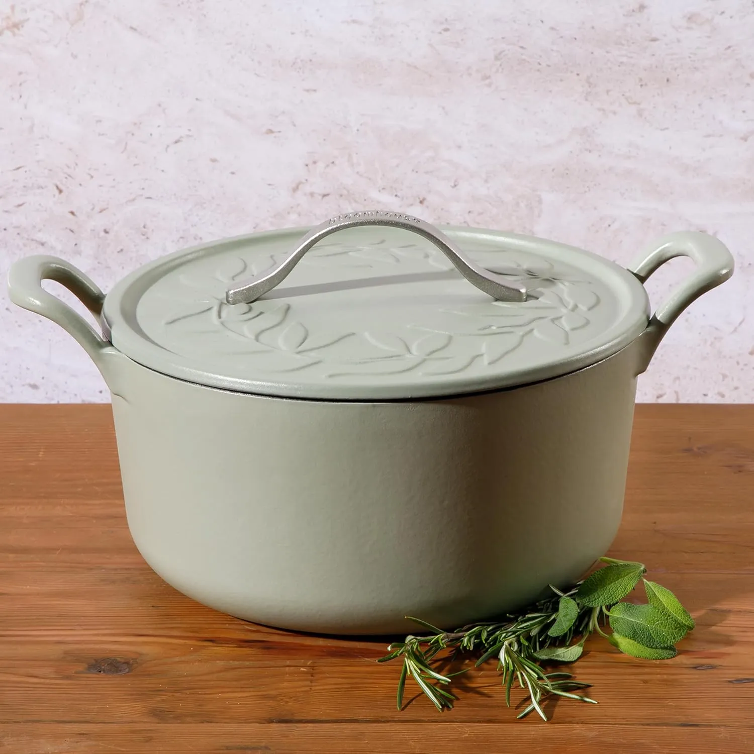 7 Qt Cast Iron Dutch Oven W/Embossed Lid, European Enamel, & Olive Wood Trivet - Matte Sage
