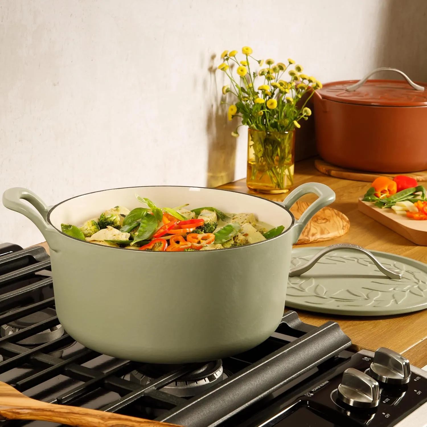 7 Qt Cast Iron Dutch Oven W/Embossed Lid, European Enamel, & Olive Wood Trivet - Matte Sage