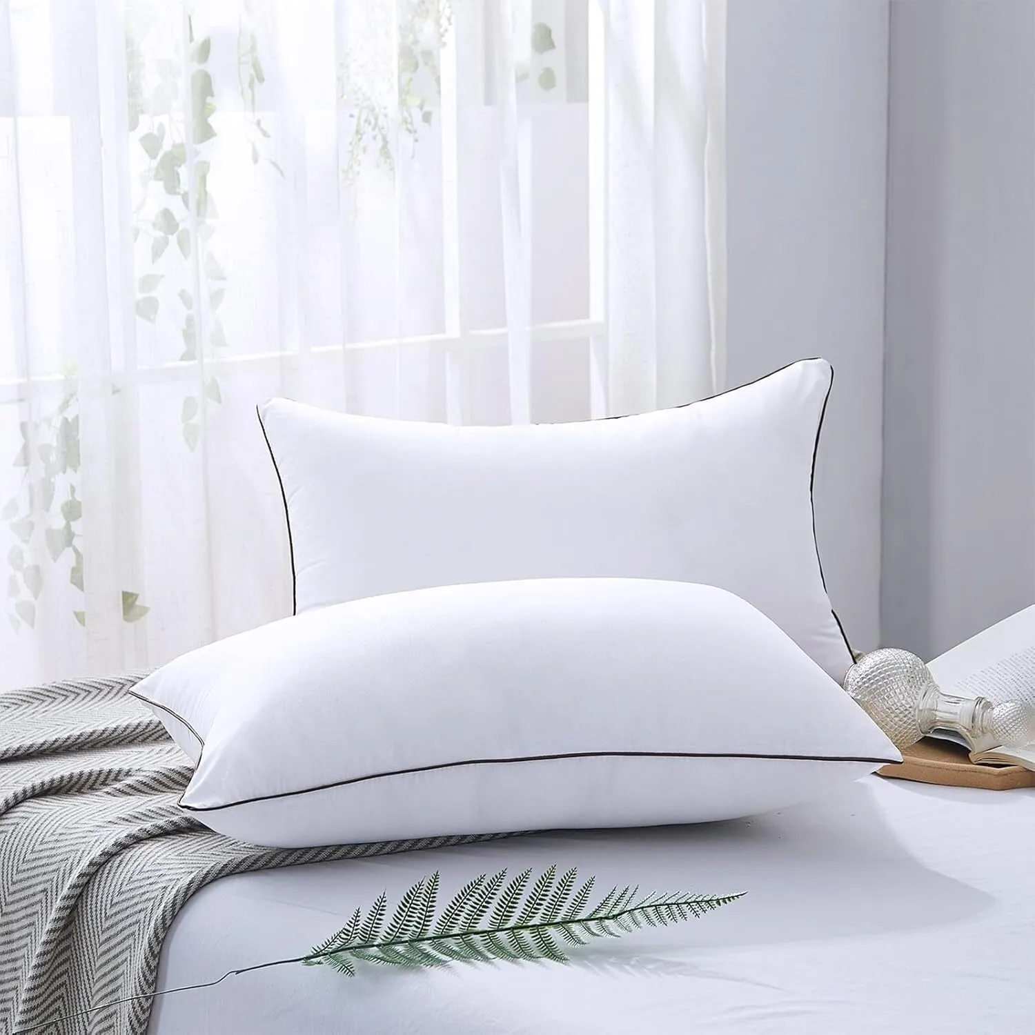 HUXMEYSON Pillows Standard Size Set of 4, Bed Pillows Set of 4, Down Alternative Luxury Hotel Pillows for Sleeping，Standard Pillows Set of 4 for Side and Back Sleepers, White
