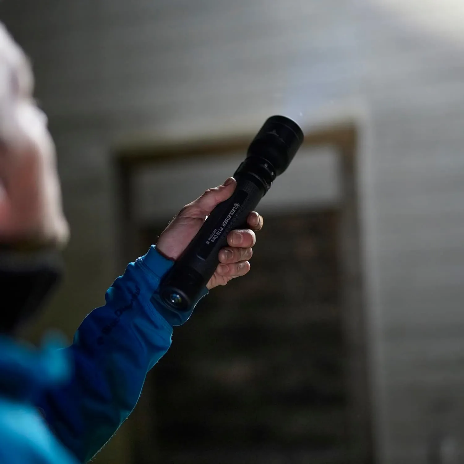Ledlenser P17R Core, Big LED Torch, 1200 lumens, Rechargeable Lithium LiFePO Battery, focusable, Long Distance Beam 560m, Constant Light, up to 200h runtime, magn. Charging Cable, Charging Station