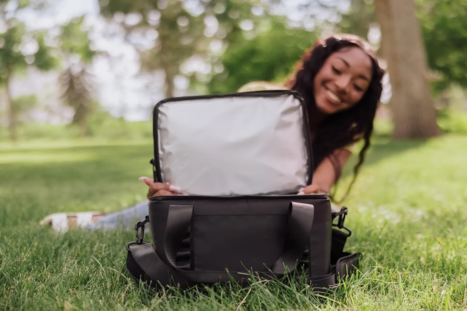 PICNIC TIME NCAA Cal Bears Tarana Superthick Cooler Bag with Shoulder Strap, Insulated Soft Cooler, Beach Cooler, Camping Cooler, Picnic Cooler, (Black)